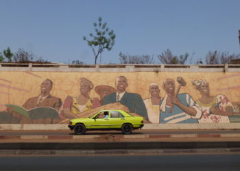 Taxi voor schildering Mali na onafh.JPG